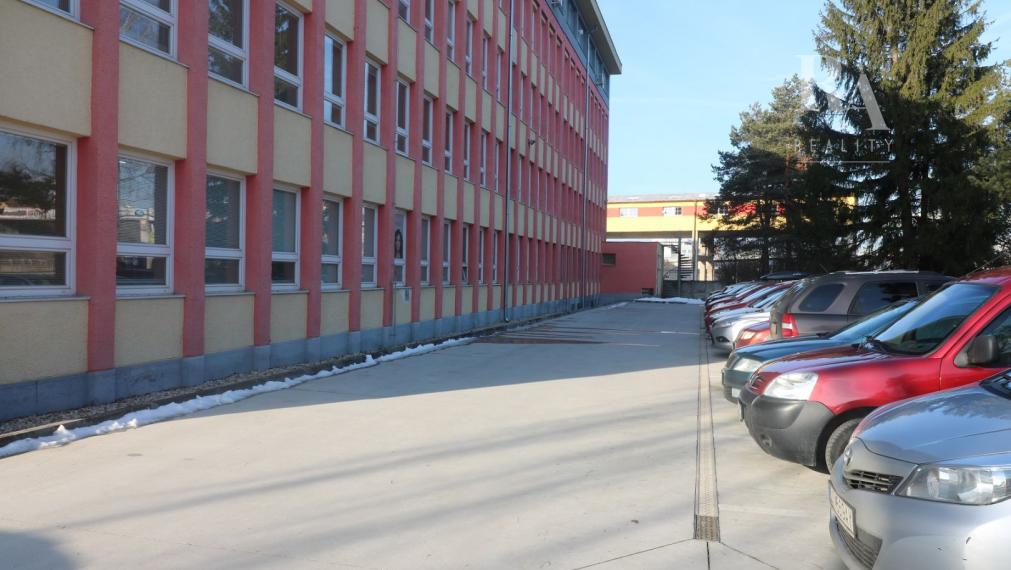 PRENÁJOM PRIESTORU 137 M2 VHODNÝ AKO SÍDLO FIRMY
