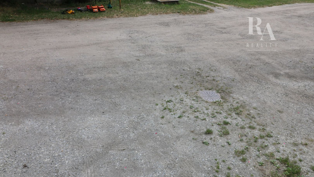 Prenájom veľkého 2 - izbového bytu s parkovaním cenrum mesta