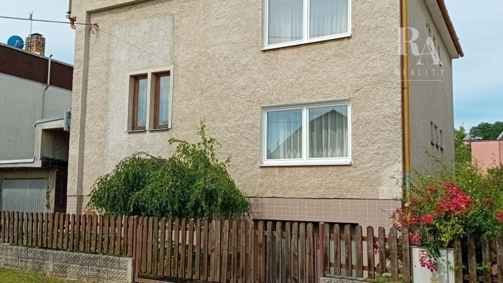 Predaj 5 izbový rodinný dom s dvoma garážami v Žiline - Závodie