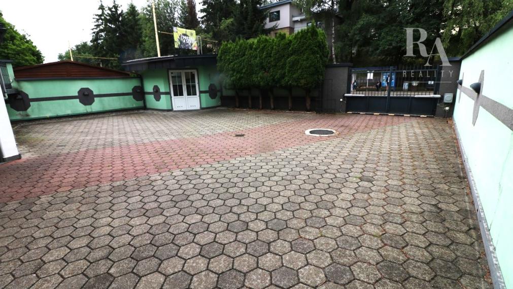 PREDAJ POLYFUNKČNÁ VILA V BLÍZKOM CENTRE MESTA