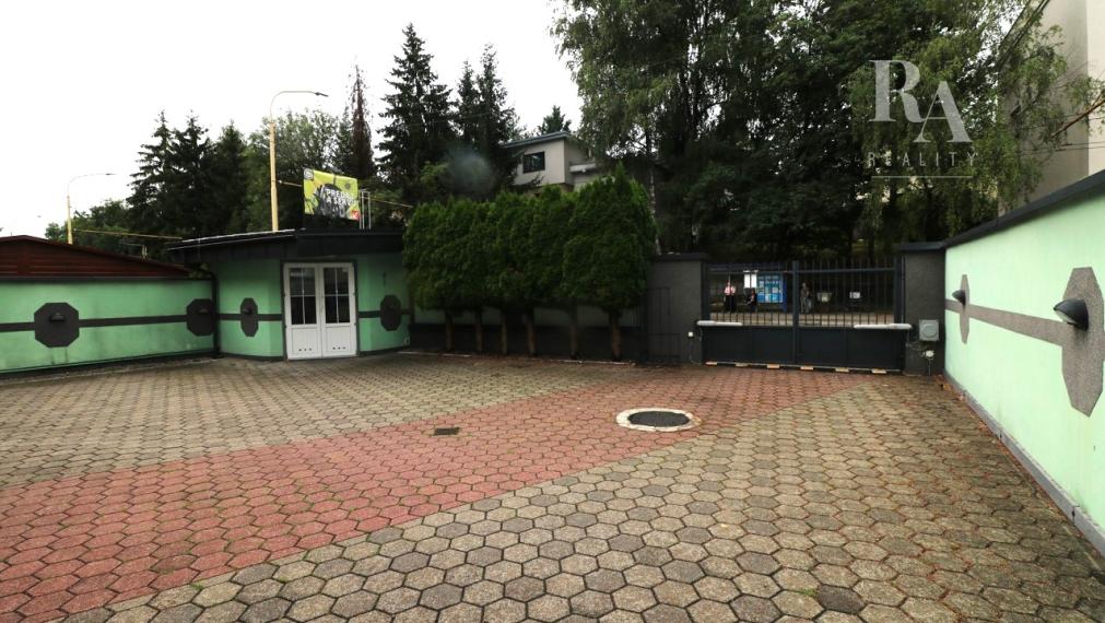 PREDAJ POLYFUNKČNÁ VILA V BLÍZKOM CENTRE MESTA