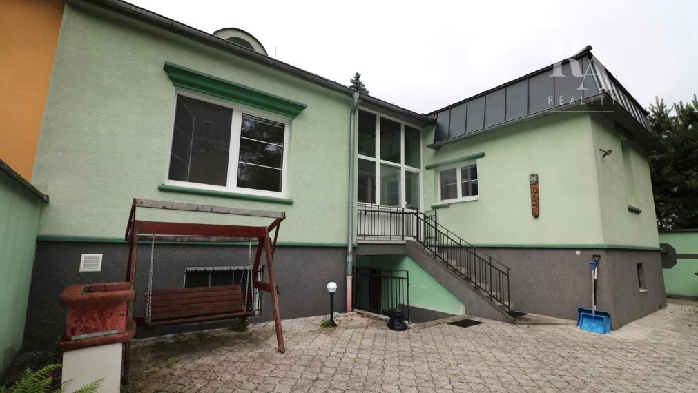 PREDAJ POLYFUNKČNÁ VILA V BLÍZKOM CENTRE MESTA