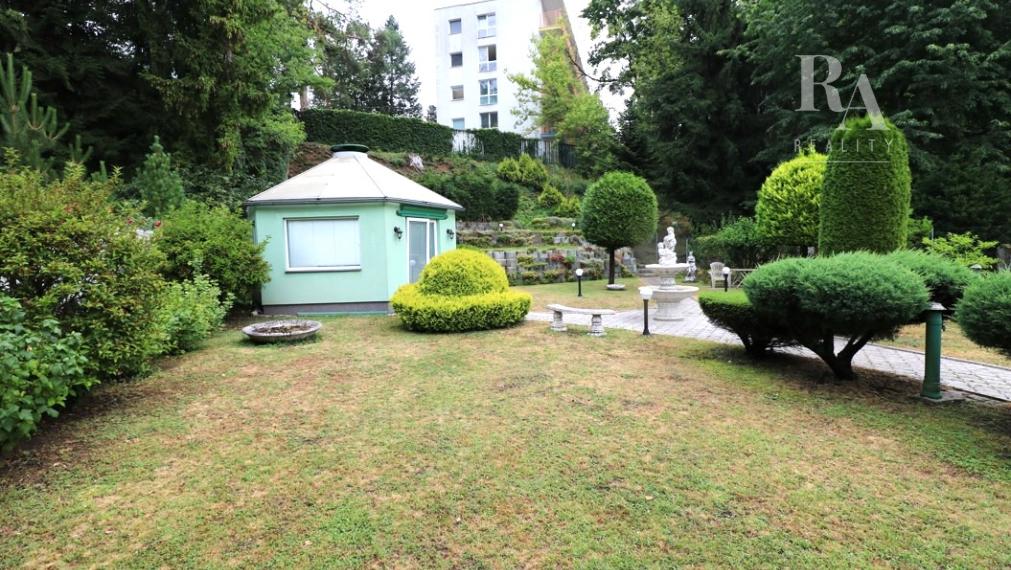 PREDAJ POLYFUNKČNÁ VILA V BLÍZKOM CENTRE MESTA