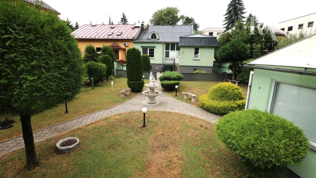 PREDAJ POLYFUNKČNÁ VILA V BLÍZKOM CENTRE MESTA