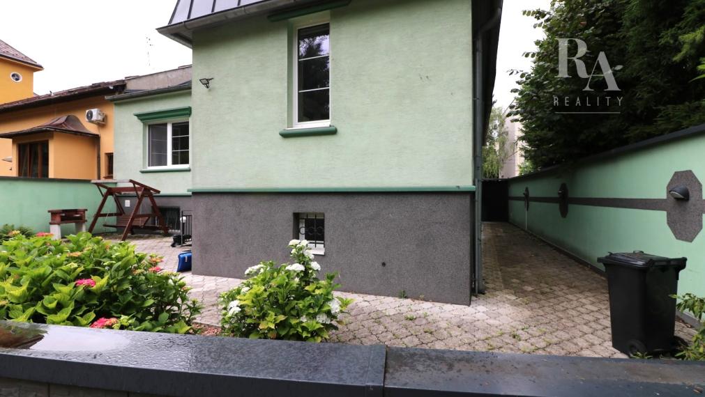 PREDAJ POLYFUNKČNÁ VILA V BLÍZKOM CENTRE MESTA