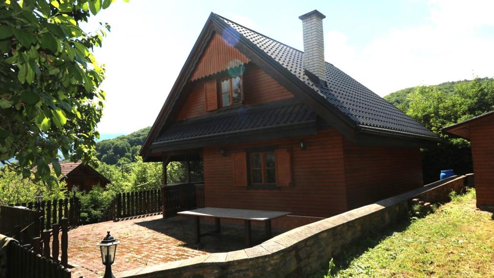 PREDAJ CHATY S VEĽKÝM POZEMKOM BELÁ - ZLIEŇ