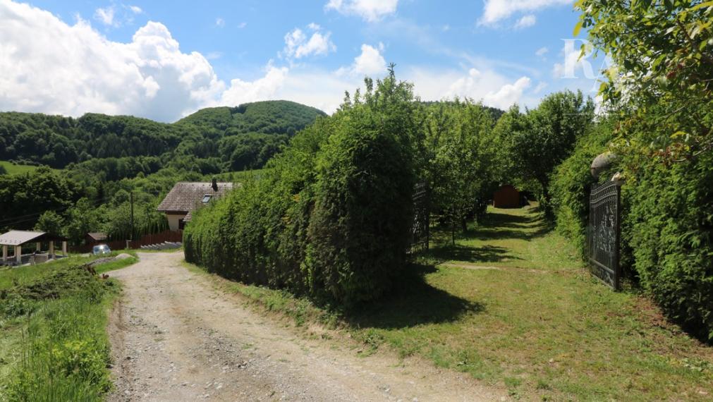 PREDAJ CHATY S VEĽKÝM POZEMKOM BELÁ - ZLIEŇ