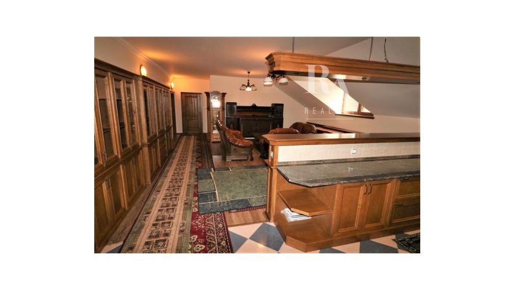 PREDAJ 3 - IZBOVÝ BYT V CENTRE MESTA S PARKOVANÍM