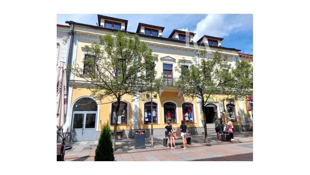 PREDAJ 3 - IZBOVÝ BYT V CENTRE MESTA S PARKOVANÍM