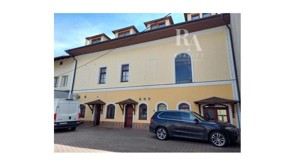 PREDAJ 3 - IZBOVÝ BYT V CENTRE MESTA S PARKOVANÍM