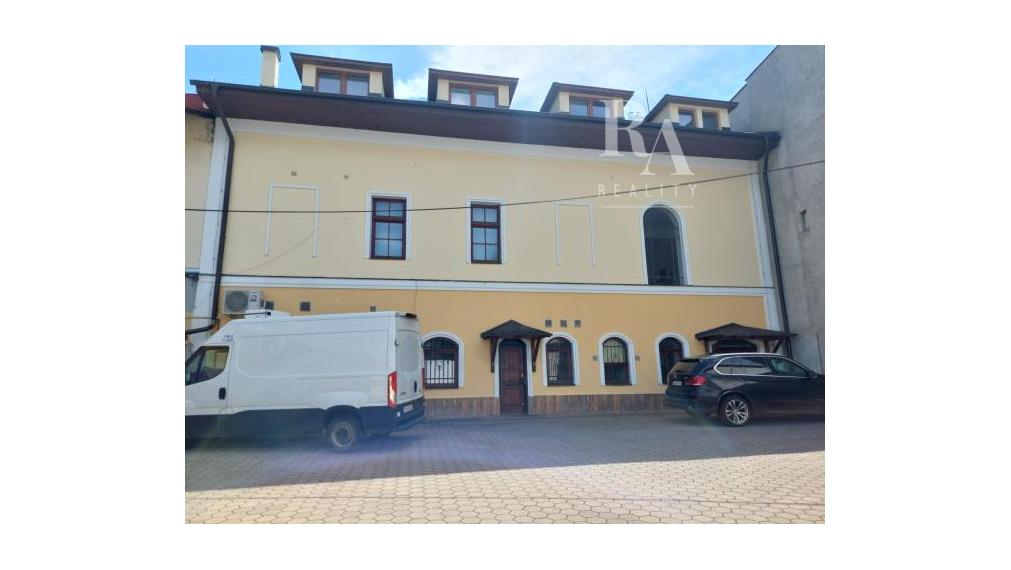 PREDAJ 3 - IZBOVÝ BYT V CENTRE MESTA S PARKOVANÍM