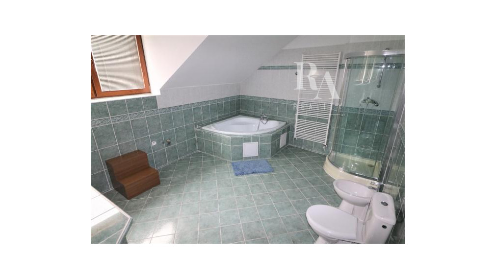 PREDAJ 3 - IZBOVÝ BYT V CENTRE MESTA S PARKOVANÍM