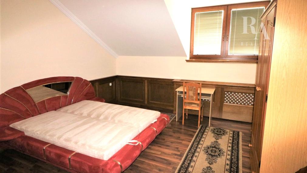 PREDAJ 3 - IZBOVÝ BYT V CENTRE MESTA S PARKOVANÍM