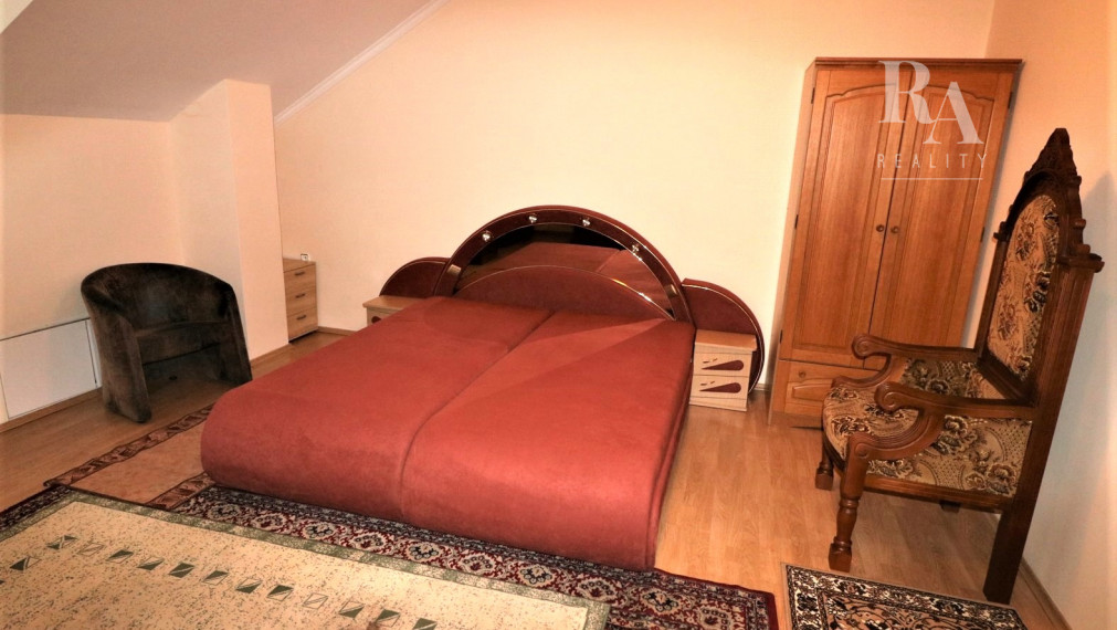 PREDAJ 3 - IZBOVÝ BYT V CENTRE MESTA S PARKOVANÍM