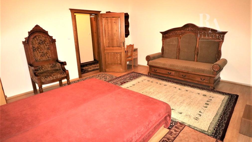 PREDAJ 3 - IZBOVÝ BYT V CENTRE MESTA S PARKOVANÍM