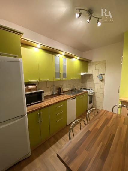 PREDAJ 3 - IZBOVÝ BYT  S BALKÓNOM HLINY 7 - REZERVOVANÉ