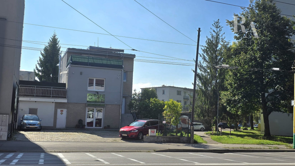 PRIESTOR NA PODNIKANIE + 2 PARKOVACIE MIESTA