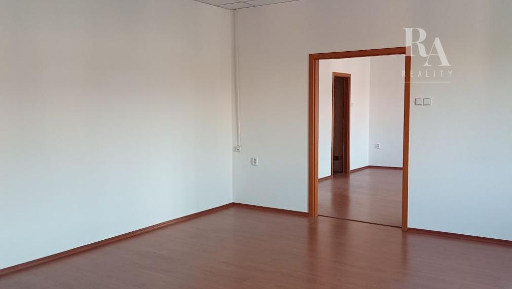 Dvojkancelária s parkovaním, 1.poschodie, 75m2, ul. M.R.Štefánika Žilina