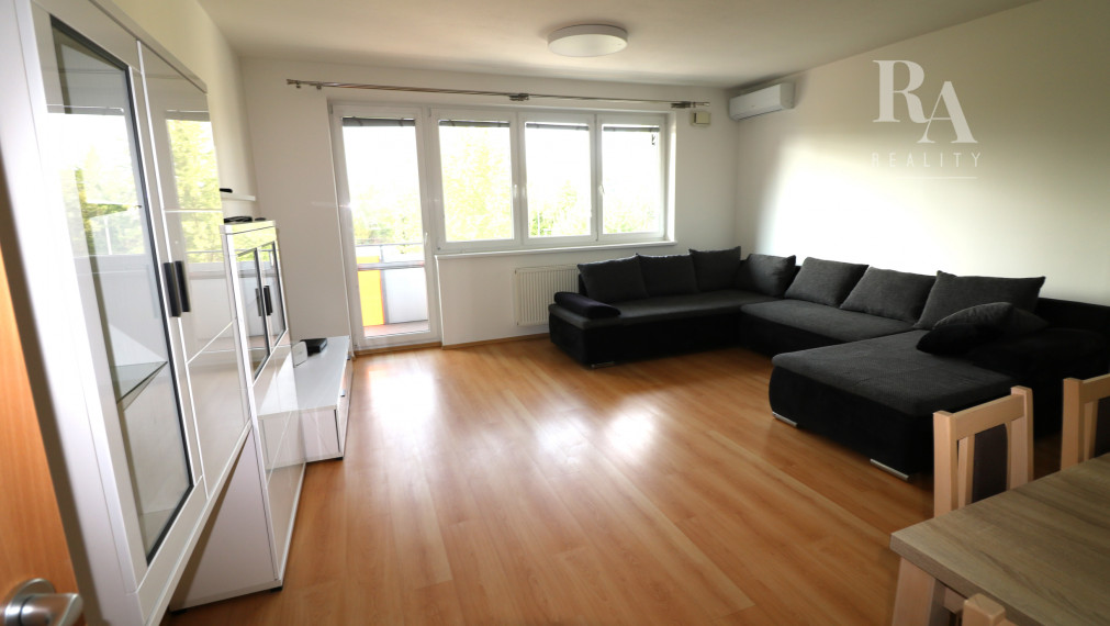 PRENÁJOM 4 - IZBOVÉHO BYTU S PARKOVANÍM HLINY 8