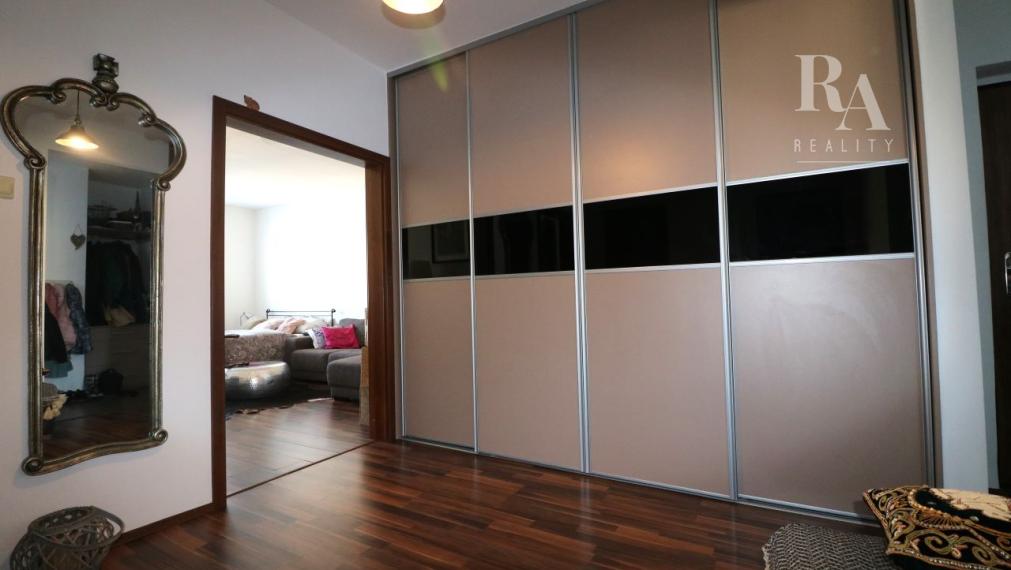 Predaj 2 izbový byt 70m2 s balkónom a pivnicou v starej časti mesta Žilina