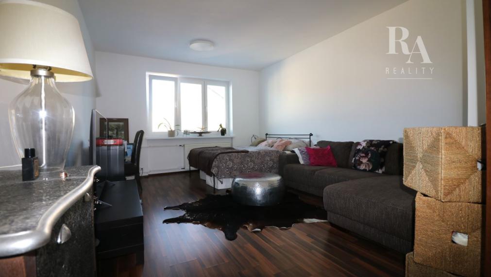 Predaj 2 izbový byt 70m2 s balkónom a pivnicou v starej časti mesta Žilina