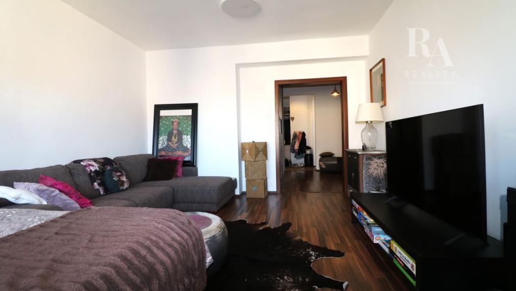 Predaj 2 izbový byt 70m2 s balkónom a pivnicou v starej časti mesta Žilina