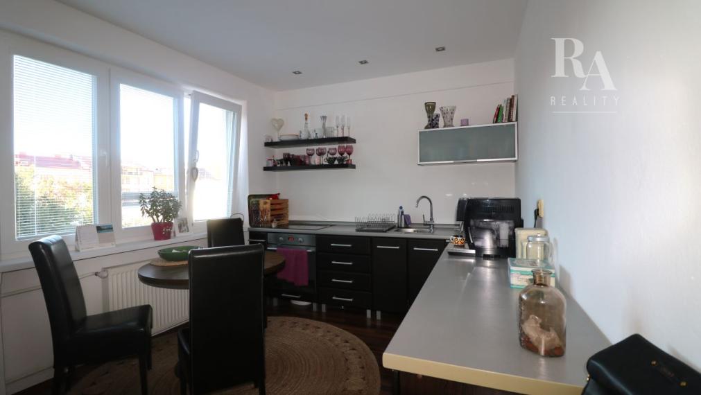 Predaj 2 izbový byt 70m2 s balkónom a pivnicou v starej časti mesta Žilina