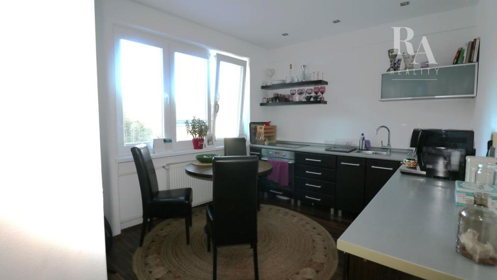 Predaj 2 izbový byt 70m2 s balkónom a pivnicou v starej časti mesta Žilina