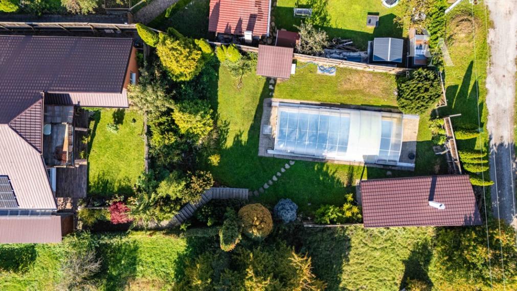 PREDAJ RODINNÝ DOM S BAZÉNOM A PRIESTOROM NA PODNIKANIE