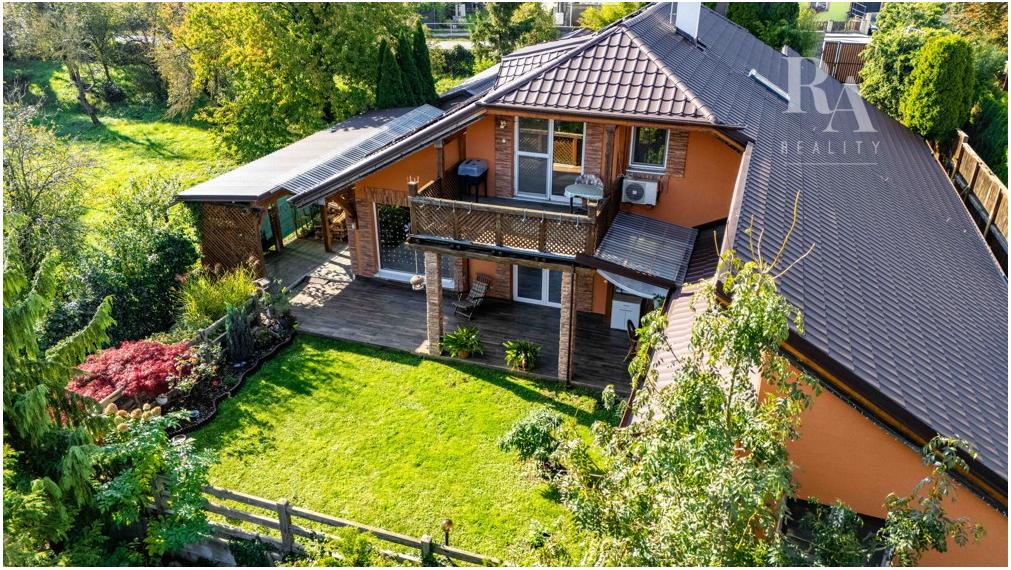 PREDAJ RODINNÝ DOM S BAZÉNOM A PRIESTOROM NA PODNIKANIE