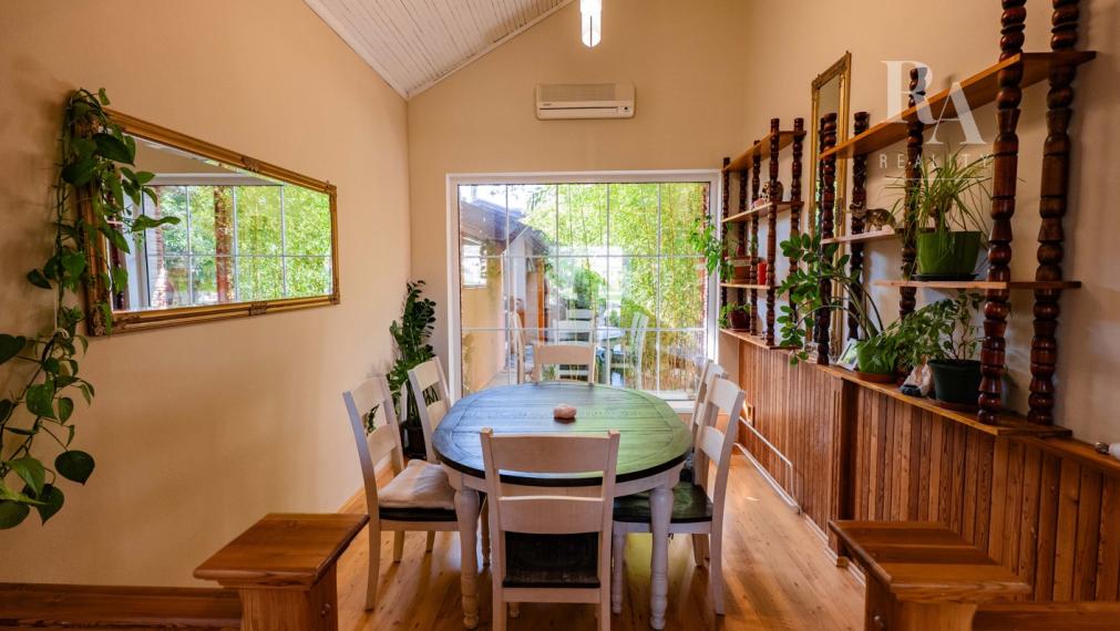 PREDAJ RODINNÝ DOM S BAZÉNOM A PRIESTOROM NA PODNIKANIE