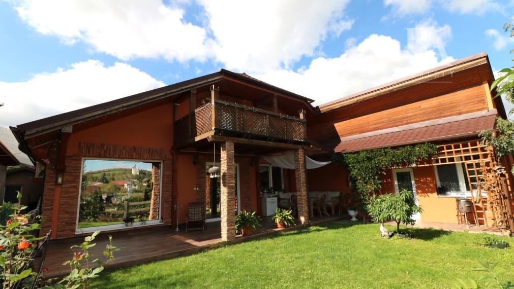 PREDAJ RODINNÝ DOM S BAZÉNOM A PRIESTOROM NA PODNIKANIE