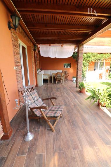 PREDAJ RODINNÝ DOM S BAZÉNOM A PRIESTOROM NA PODNIKANIE