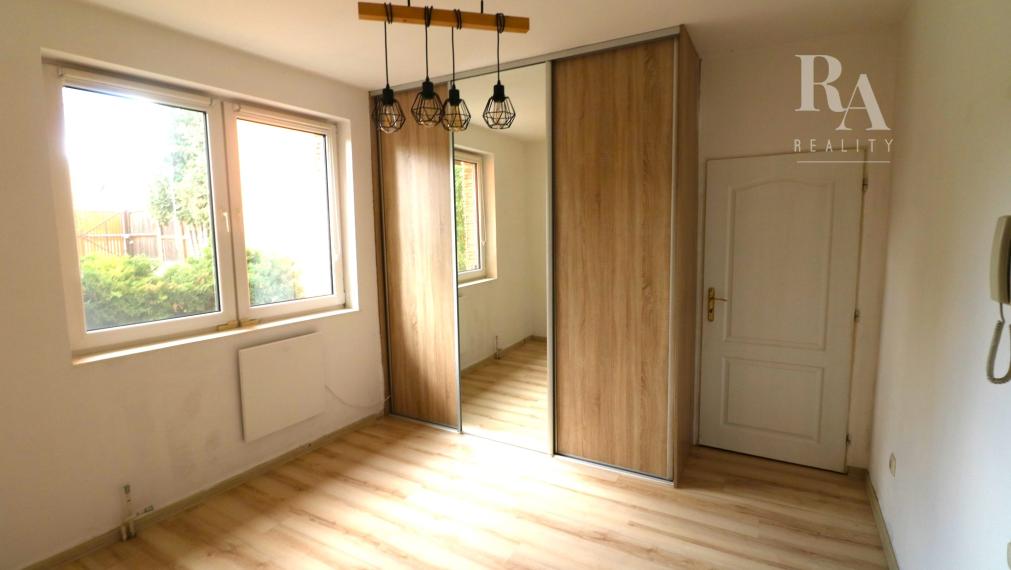 PREDAJ RODINNÝ DOM S BAZÉNOM A PRIESTOROM NA PODNIKANIE