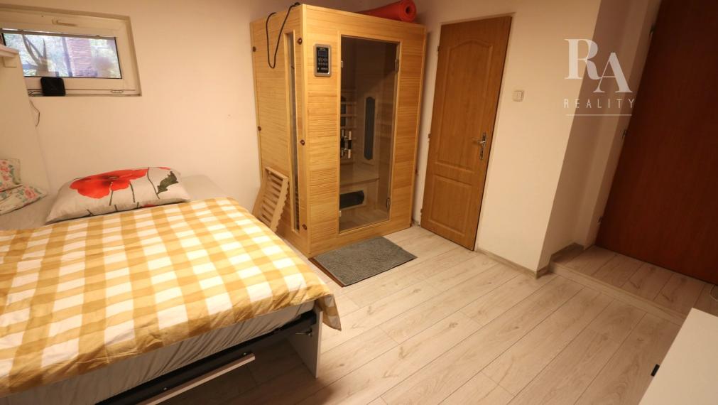 PREDAJ RODINNÝ DOM S BAZÉNOM A PRIESTOROM NA PODNIKANIE