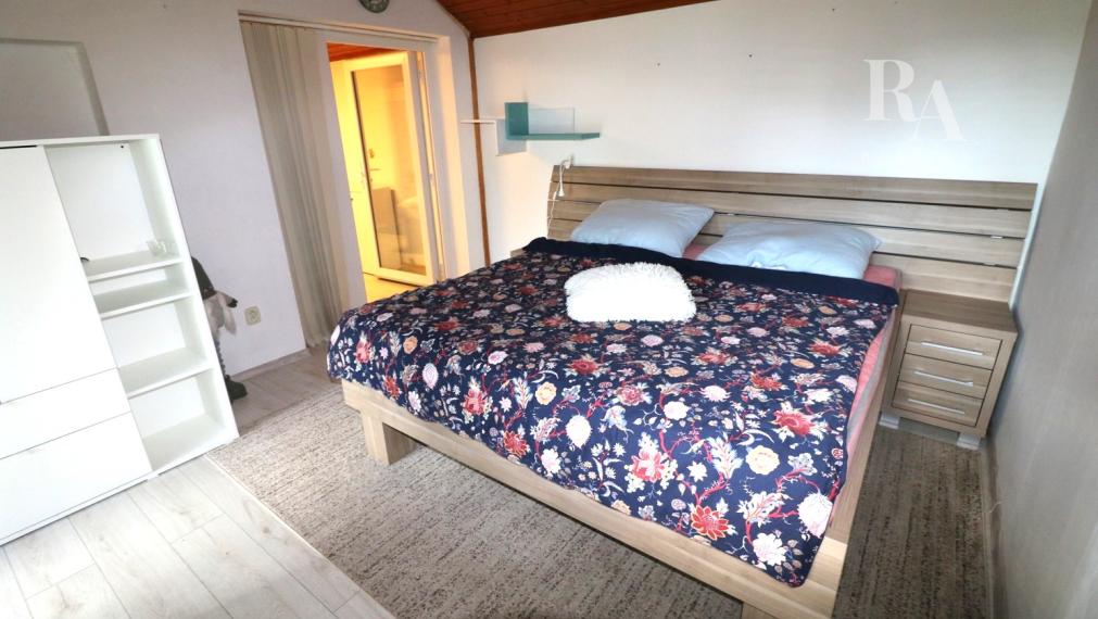 PREDAJ RODINNÝ DOM S BAZÉNOM A PRIESTOROM NA PODNIKANIE