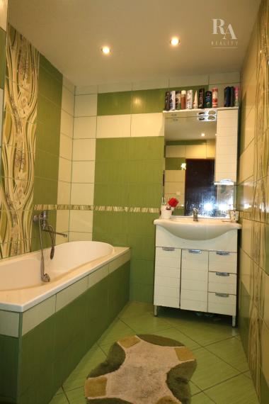 PREDAJ 3 - IZBOVÝ BYT S LOOGIOU A BALKÓNOM VLČINCE