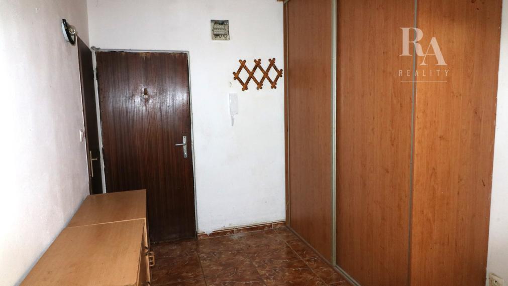 PREDAJ 3 - IZBOVÝ BYT S LOOGIOU A BALKÓNOM VLČINCE