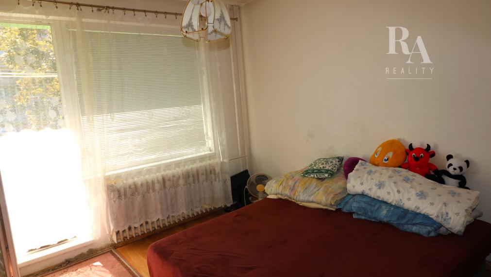 PREDAJ 3 - IZBOVÝ BYT S LOOGIOU A BALKÓNOM VLČINCE