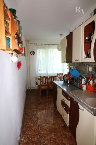 PREDAJ 3 - IZBOVÝ BYT S LOOGIOU A BALKÓNOM VLČINCE