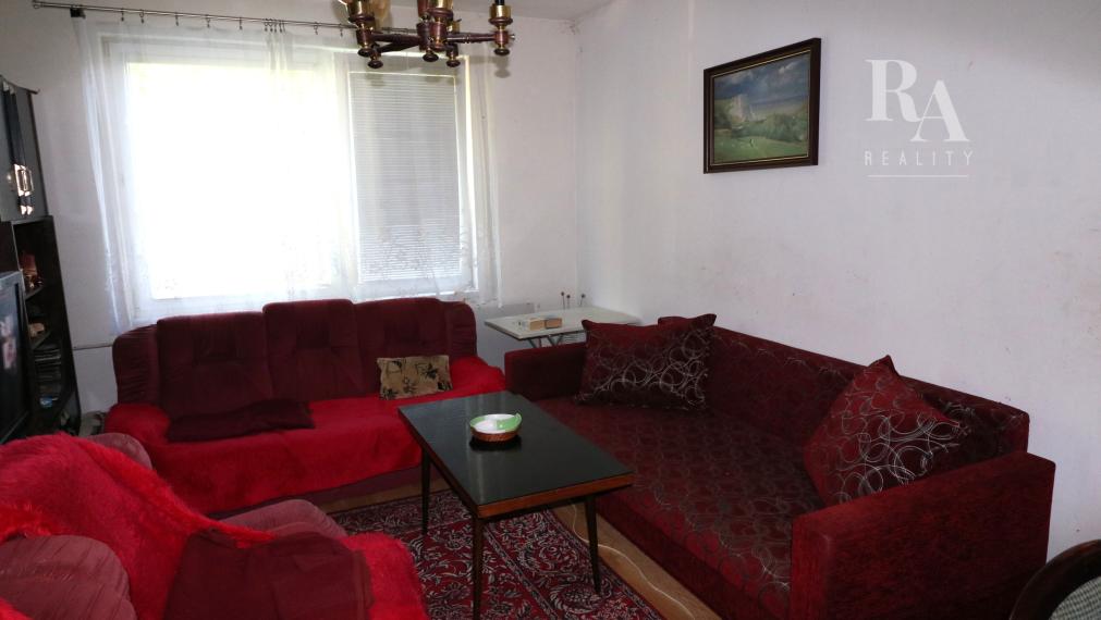 PREDAJ 3 - IZBOVÝ BYT S LOOGIOU A BALKÓNOM VLČINCE