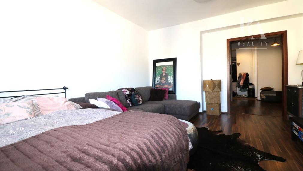 2 izbový byt 70m2 s balkónom a pivnicou v starom meste Žilina