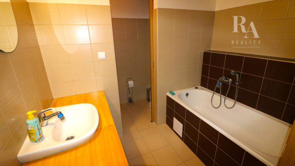 Prenájom veľkého 2 - izbového mezonetového bytu Bytčická ulica