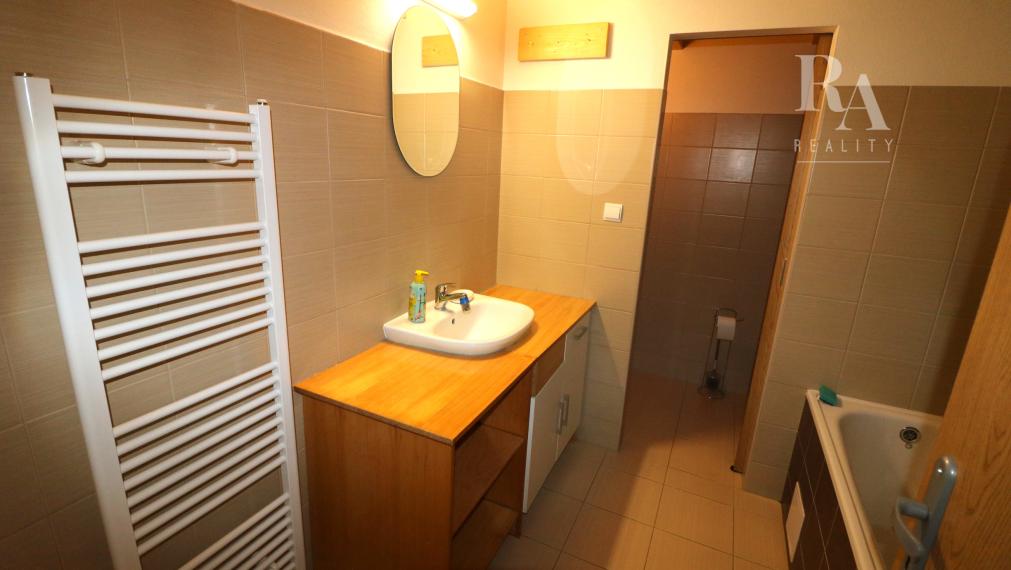 Prenájom veľkého 2 - izbového mezonetového bytu Bytčická ulica