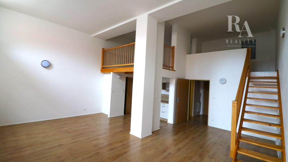 Prenájom veľkého 2 - izbového mezonetového bytu Bytčická ulica