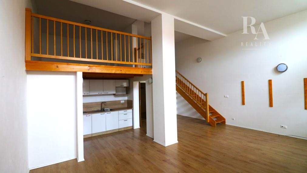 Prenájom veľkého 2 - izbového mezonetového bytu Bytčická ulica