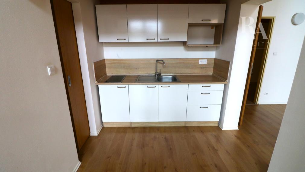 Prenájom veľkého 2 - izbového mezonetového bytu Bytčická ulica