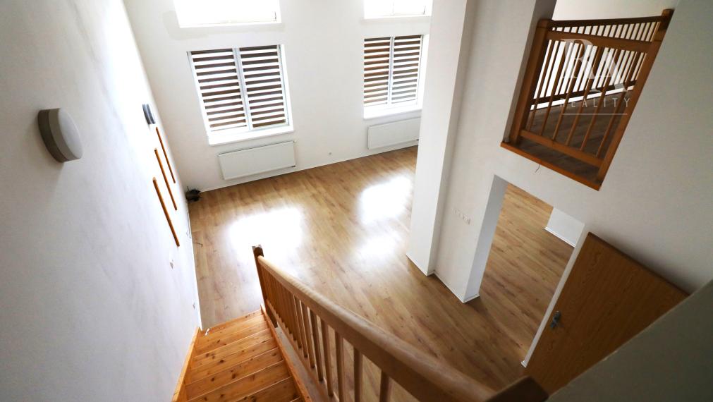 Prenájom veľkého 2 - izbového mezonetového bytu Bytčická ulica