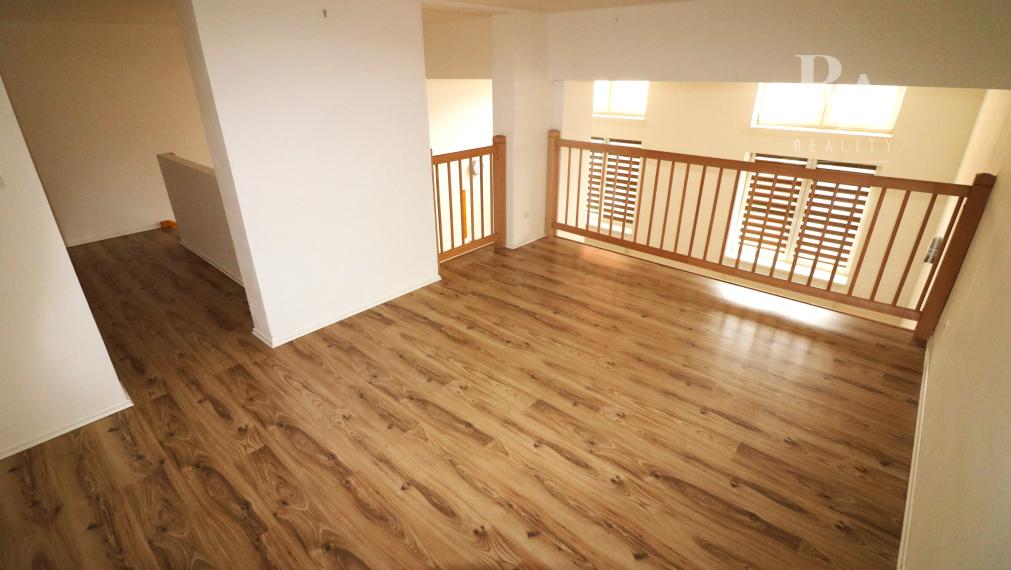 Prenájom veľkého 2 - izbového mezonetového bytu Bytčická ulica