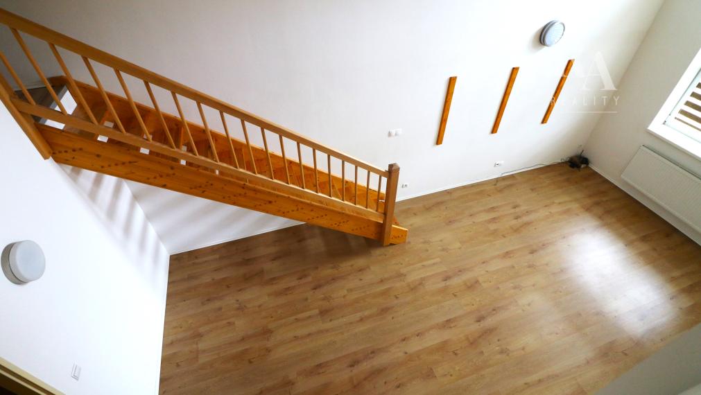 Prenájom veľkého 2 - izbového mezonetového bytu Bytčická ulica